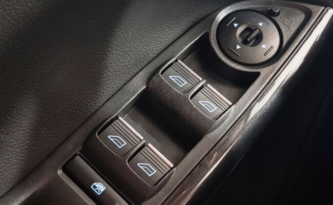 Ford FOCUS 2.0 TITANIUM PLUS FASTBACK 16V FLEX 4P POWERSHIFT