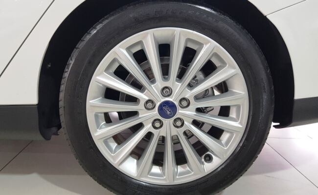 Ford FOCUS 2.0 TITANIUM PLUS FASTBACK 16V FLEX 4P POWERSHIFT