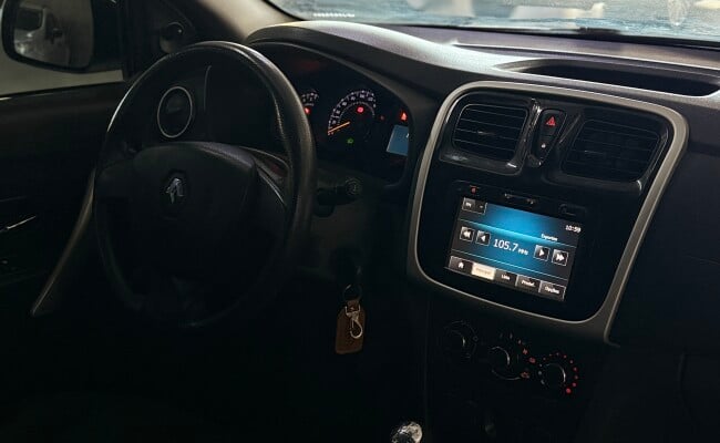 Renault SANDERO