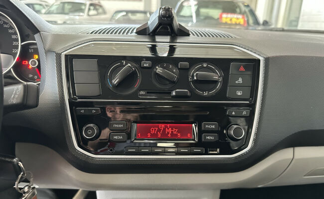 Volkswagen up! move 1.0 TSI Total Flex 12V 5p