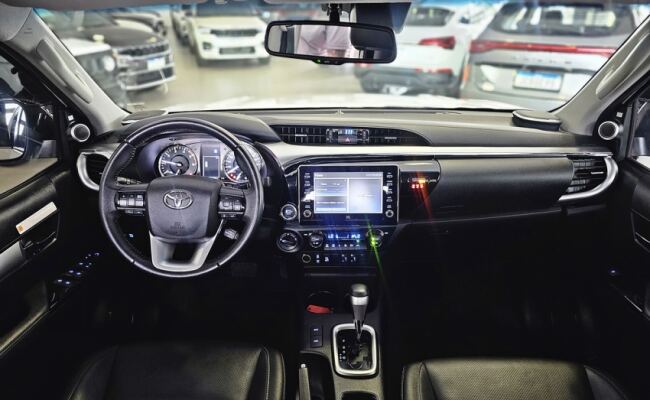 Toyota HILUX 2.8 D-4D TURBO DIESEL CD SRX LIMITED 4X4 AUTOMÁTICO