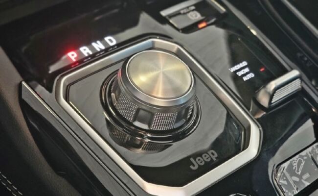 Jeep COMMANDER 2.0 HURRICANE 4 TURBO GASOLINA BLACKHAWK AT9