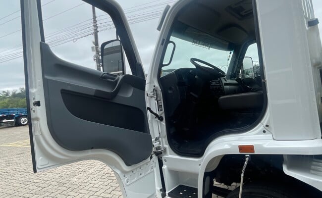 Mercedes-Benz ACCELO