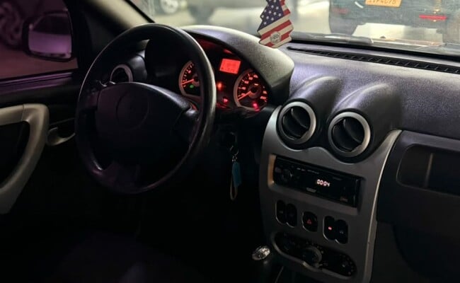 Renault SANDERO