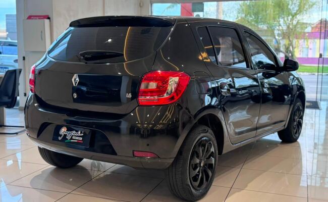 Renault SANDERO