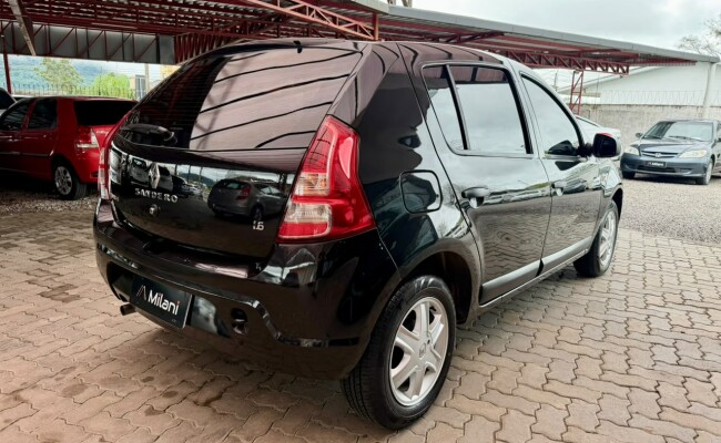 Renault SANDERO