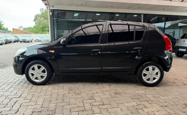 Renault SANDERO