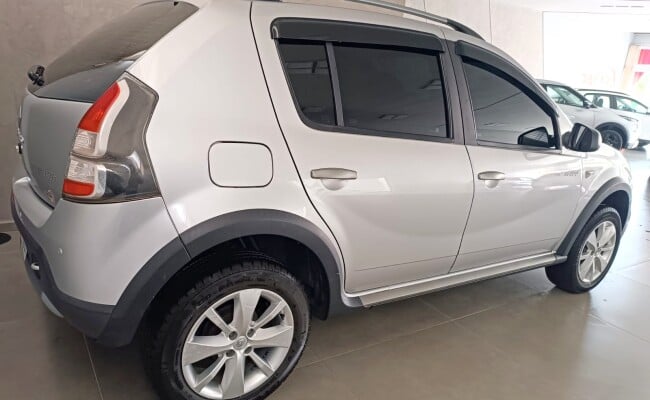 Renault SANDERO