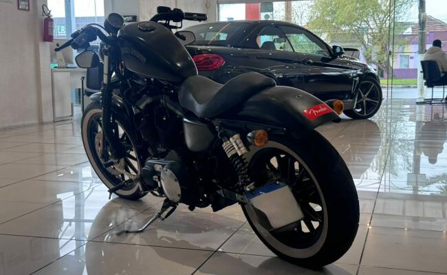 HARLEY-DAVIDSON SPORTSTER XL 883N