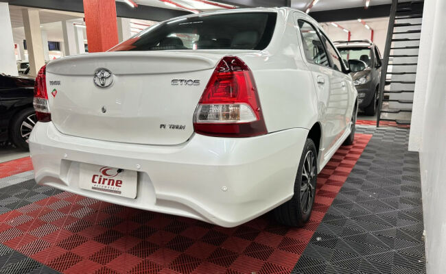 Toyota ETIOS PLATINUM Sed. 1.5 Flex 16V 4p Aut.