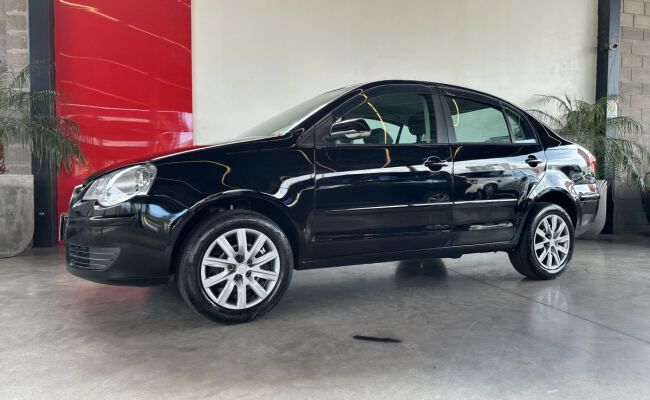 Volkswagen Polo Sedan 1.6 Mi Total Flex 8V 4p