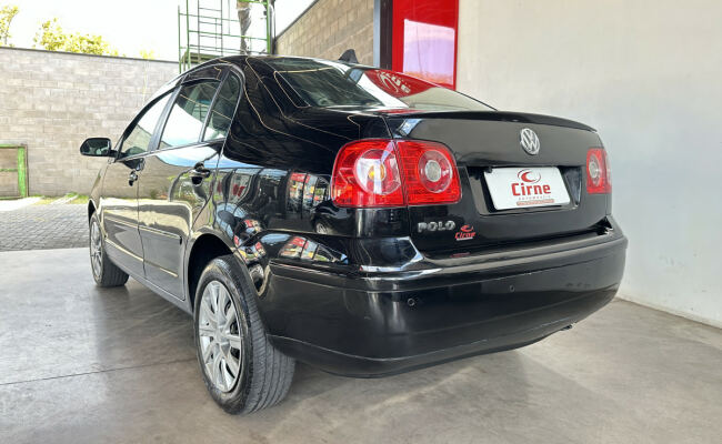 Volkswagen Polo Sedan 1.6 Mi Total Flex 8V 4p