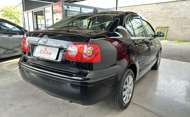 Volkswagen Polo Sedan 1.6 Mi Total Flex 8V 4p