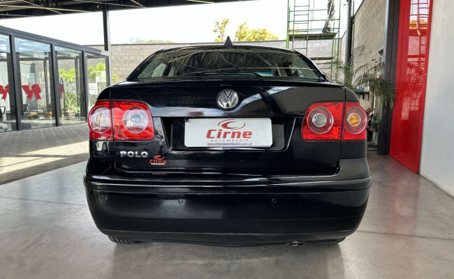 Volkswagen Polo Sedan 1.6 Mi Total Flex 8V 4p