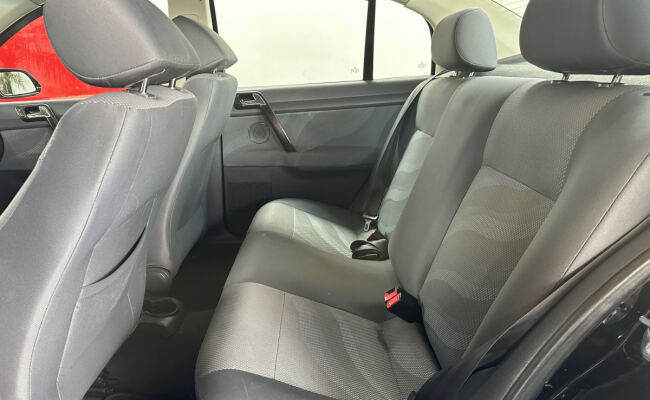 Volkswagen Polo Sedan 1.6 Mi Total Flex 8V 4p