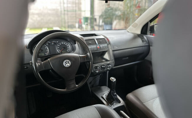 Volkswagen Polo Sedan 1.6 Mi Total Flex 8V 4p
