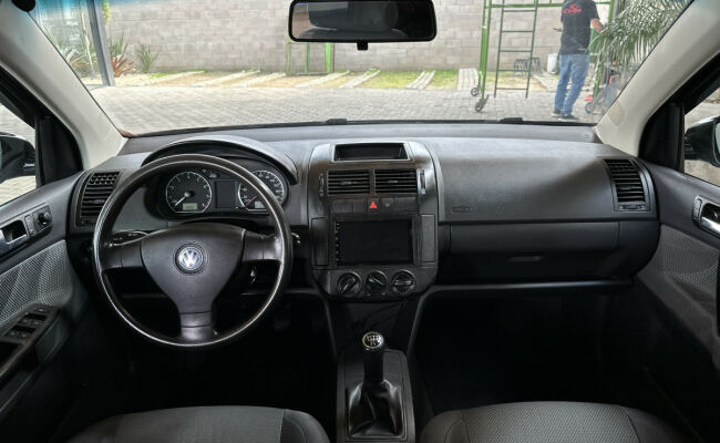 Volkswagen Polo Sedan 1.6 Mi Total Flex 8V 4p
