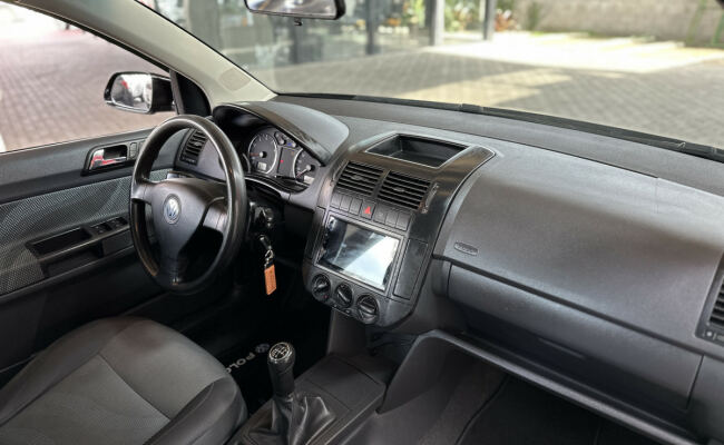 Volkswagen Polo Sedan 1.6 Mi Total Flex 8V 4p