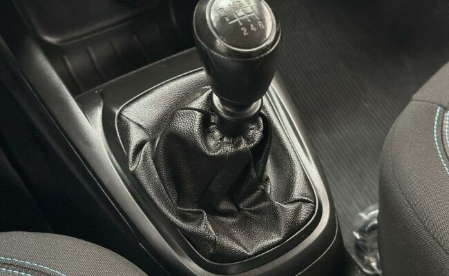 Chevrolet onix joy black
