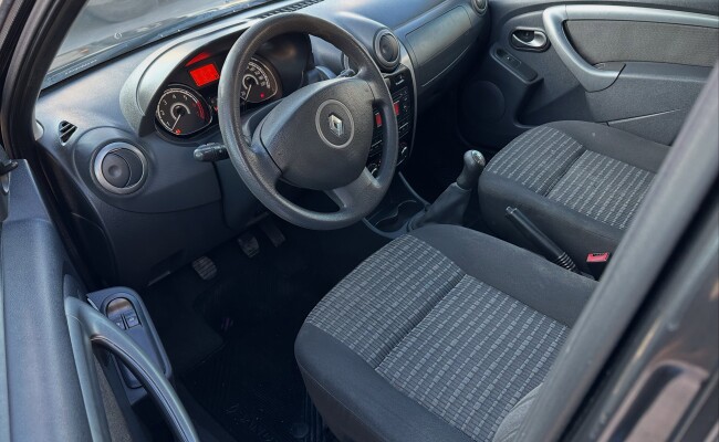 Renault SANDERO